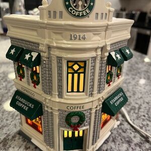 Starbucks 1914 Coffee Shop Light-Up Model in Cream and Green